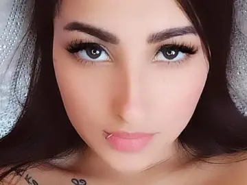 LisaNahyan69  live sex cam