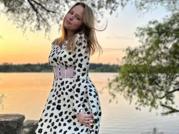 CrystallPawsBuddy  live sex cam