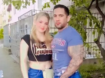 Couplemuscle  live sex cam
