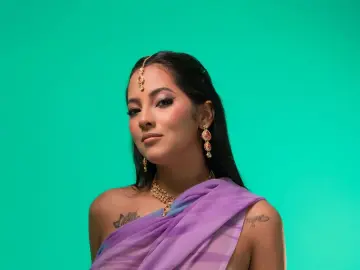 AnushkaChopra  live sex cam