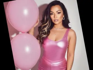 Kitttty4play  live sex cam