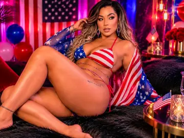 Kitttty4play  live sex cam