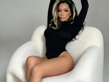 Kitttty4play  live sex cam