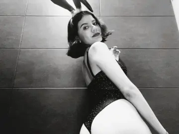 HoneyLia  live sex cam