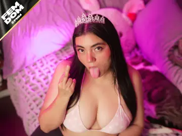 PoppyKensingtonOG  live sex cam