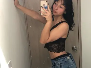 Nyxiere687  live sex cam