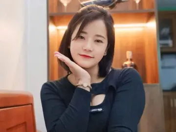 Nana2k  live sex cam