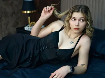 LoraaSomerly  live sex cam