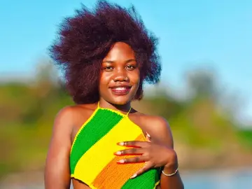 Queenafro595  live sex cam