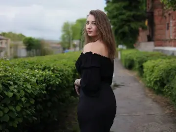 LioraOne  live sex cam