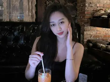 Bee2003  live sex cam