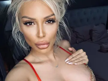 SophieMiller  live sex cam