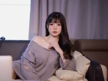 Jussie18  live sex cam