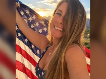 ZoeeBooWho  live sex cam