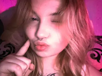 LucileSharples  live sex cam