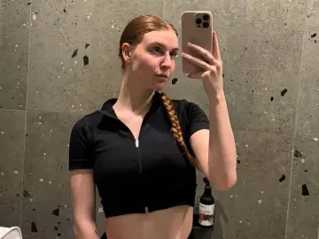 LessieNunz  live sex cam