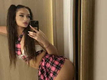 NiaGlow  live sex cam