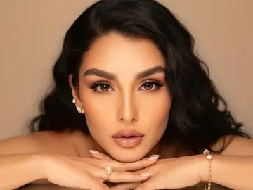 HollyAllington  live sex cam