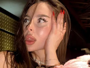 AdelinaMurr  live sex cam