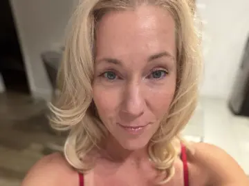 SarahLiberti  live sex cam