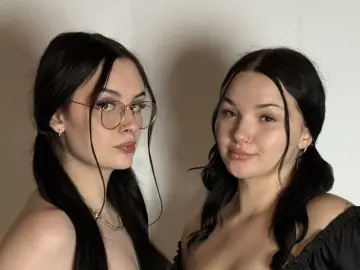 IrisAndLily  live sex cam