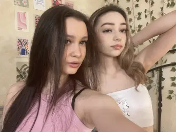 OdetteAndGussia  live sex cam