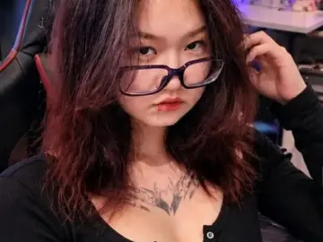 TishaOyervides  live sex cam