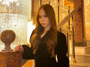 KaryNeil  live sex cam