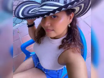 LauraPhol  live sex cam
