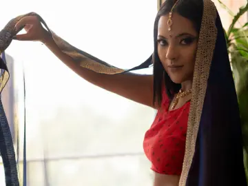 AnoukChopra  live sex cam