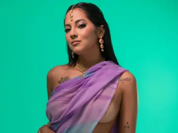 AnoukChopra  live sex cam