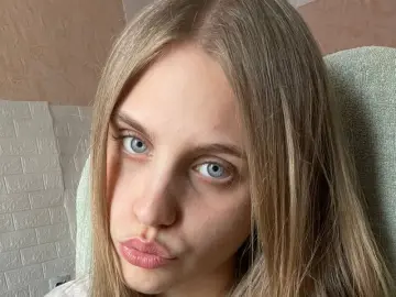 AyannaOverturf  live sex cam