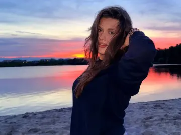 CarlyFelde  live sex cam