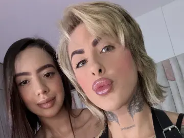 ElektraAndGia  live sex cam