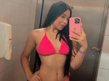 RoxanneBlair  live sex cam