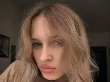 ChiaMaia  live sex cam