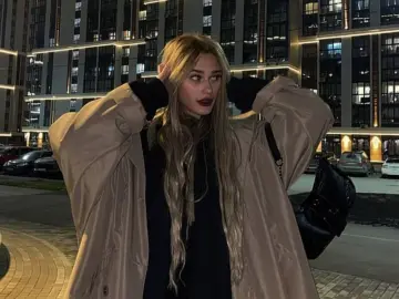 LizaKitchin  live sex cam