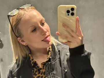 LucilleWiste  live sex cam