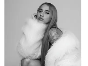 LisaNoback  live sex cam