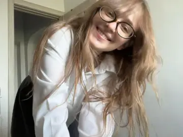 EmiliaWeber  live sex cam