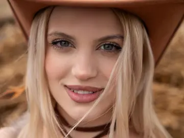 Eden  live sex cam