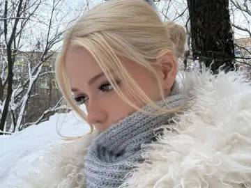 CatheyHolien  live sex cam