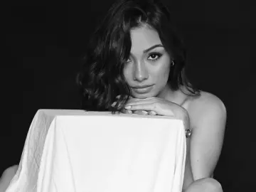 AmyZuri  live sex cam