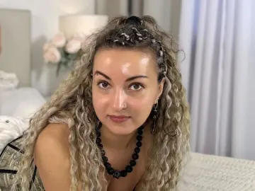 LarQueen  live sex cam