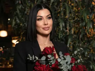 YvonneEverle  live sex cam