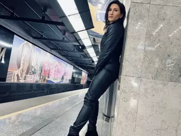 ZhenjaPole  live sex cam