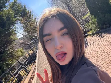 ValarieZohn  live sex cam