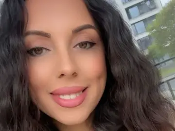 IzyAura  live sex cam