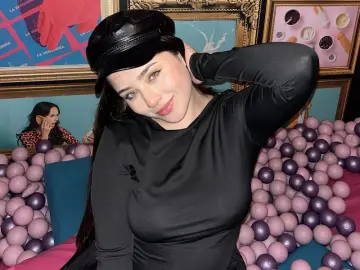 CarlineFox  live sex cam