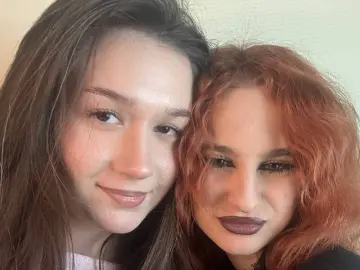 OraAndCharleen  live sex cam